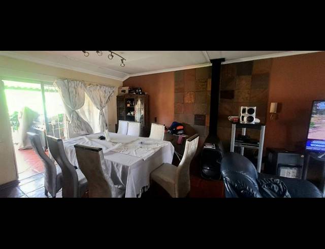 5 BEDROOM HOUSE FOR SALE IN PARKRAND